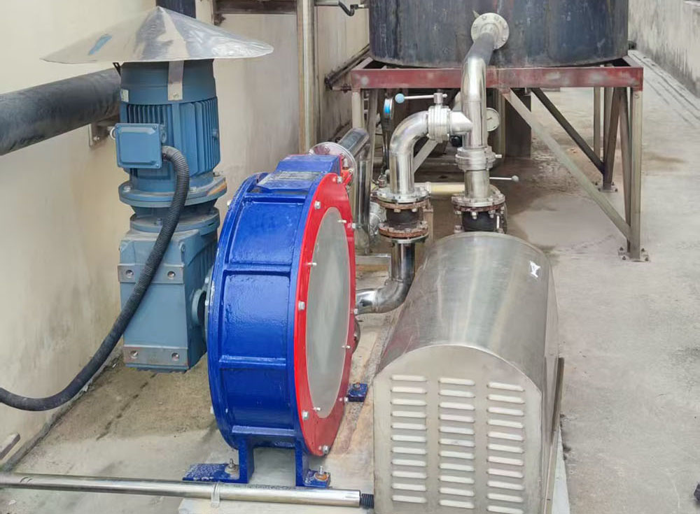 Hua Yun Machinery’s hose pump equipment has successfully helped a beer company innovate its diatom mud conveying process.